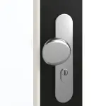 Detailansicht der Oberfläche von GARANT Wohnungseingangstür 0901-60 Black Resopal mit Lichtausschnitt LA-4 schlossseitig