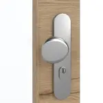 Detailansicht der Oberfläche von GARANT Wohnungseingangstür Quer Authentic Risseiche GCK08 mit Lichtausschnitt LA-4 schlossseitig