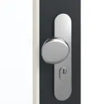 Detailansicht der Oberfläche von GARANT Wohnungseingangstür U12000SD Vulkanschwarz GHK08 mit Lichtausschnitt LA-4 schlossseitig