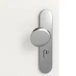 Detailansicht der Oberfläche von GARANT Wohnungseingangstür Quer Authentic Bianco CePaL mit Lichtausschnitt LA-5 bandseitig