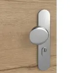 Detailansicht der Oberfläche von GARANT Wohnungseingangstür Quer Authentic Risseiche CePaL mit Lichtausschnitt LA-5 bandseitig