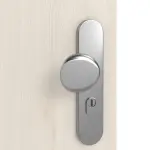 Detailansicht der Oberfläche von GARANT Wohnungseingangstür Authentic Perl GCK08 mit Lichtausschnitt LA-5 mittig