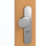 Detailansicht der Oberfläche von GARANT Wohnungseingangstür Buche Exklusiv CePaL mit Lichtausschnitt LA-5 schlossseitig