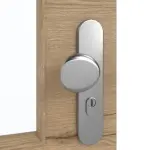 Detailansicht der Oberfläche von GARANT Wohnungseingangstür Quer Authentic Risseiche CePaL mit Lichtausschnitt LA-6