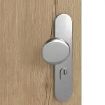 Detailansicht der Oberfläche von GARANT Wohnungseingangstür Authentic Risseiche CePaL mit Lichtausschnitt LA-9