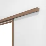 Detailansicht von Doppelflügel-Schiebetürsystem PortaLit Nussbaum Noce NU736 vor der Wand laufend mit Zarge - Westag