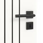 Detailansicht des Lichtausschnitts von Linea Black 01 Weißlack RAL 9016 Doppelflügeltür inkl. Zarge - Deine Tür