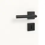 Detailansicht des Lichtausschnitts von Linea Black 12 Weißlack RAL 9016 Doppelflügeltür inkl. Zarge - Deine Tür