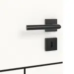 Detailansicht des Lichtausschnitts von Linea Black M41 Weißlack RAL 9016 Doppelflügeltür inkl. Zarge - Deine Tür