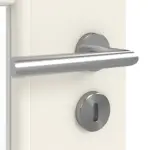 Detailansicht der Oberfläche von GARANT Doppelflügeltür inkl. Zarge Weißlack 9010 CPL mit Lichtausschnitt LA-DIN Sprosse SP0