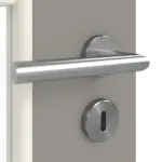 Detailansicht der Oberfläche von GARANT Doppelflügeltür inkl. Zarge U12115SD Platingrau GHK08 mit Lichtausschnitt LA-DIN Sprosse SP10