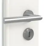 Detailansicht der Oberfläche von GARANT Doppelflügeltür inkl. Zarge Quer Authentic Bianco GCK08 mit Lichtausschnitt LA-DIN Sprosse SP2