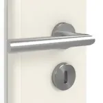 Detailansicht der Oberfläche von GARANT Doppelflügeltür inkl. Zarge Weißlack 9010 mit Lichtausschnitt LA-DIN Sprosse SP4