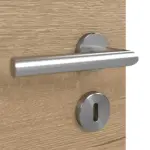 Detailansicht der Oberfläche von GARANT Doppelflügeltür inkl. Zarge Quer Authentic Risseiche GCK08 mit Lichtausschnitt LA-4 bandseitig