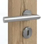 Detailansicht der Oberfläche von GARANT Doppelflügeltür inkl. Zarge Authentic Risseiche GCK08 mit Lichtausschnitt LA-5 schlossseitig