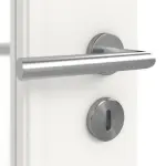 Detailansicht der Oberfläche von HUGA Innentür Landhaus 3 Weißlack Classic mit Lichtausschnitt LA Sprosse 1/3