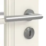 Detailansicht der Oberfläche von HUGA Innentür Kontur 1 Weißlack Classic mit Lichtausschnitt LA Lugano