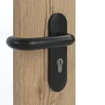 Detailansicht der Oberfläche von GARANT Rauchschutztür Authentic Risseiche CePaL mit Lichtausschnitt LA-DIN