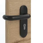 Detailansicht der Oberfläche von GARANT Rauchschutztür Quer Authentic Risseiche CePaL mit Lichtausschnitt LA-DIN