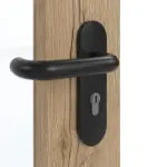 Detailansicht der Oberfläche von GARANT Rauchschutztür Authentic Risseiche CePaL mit Lichtausschnitt LA-2