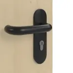 Detailansicht der Oberfläche von GARANT Rauchschutztür Natura Ahorn CePaL mit Lichtausschnitt LA-4 mittig