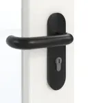 Detailansicht der Oberfläche von GARANT Rauchschutztür Quer Authentic Bianco CePaL mit Lichtausschnitt LA-4 schlossseitig