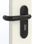 Detailansicht der Oberfläche von GARANT Rauchschutztür Weißlack 9010 mit Lichtausschnitt LA-4 schlossseitig