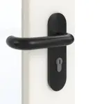 Detailansicht der Oberfläche von GARANT Rauchschutztür Weißlack 9016 GHK08 mit Lichtausschnitt LA-4 schlossseitig