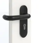 Detailansicht der Oberfläche von GARANT Rauchschutztür Weißlack 9016 mit Lichtausschnitt LA-4 schlossseitig