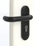 Detailansicht der Oberfläche von GARANT Rauchschutztür U11026SD Kristallweiß GHK08 mit Lichtausschnitt LA-4 schlossseitig