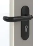 Detailansicht der Oberfläche von GARANT Rauchschutztür U12115SD Platingrau GHK08 mit Lichtausschnitt LA-4 schlossseitig