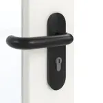 Detailansicht der Oberfläche von GARANT Rauchschutztür Quer Authentic Bianco CePaL mit Lichtausschnitt LA-5 schlossseitig