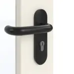 Detailansicht der Oberfläche von GARANT Rauchschutztür Weißlack 9010 mit Lichtausschnitt LA-5 schlossseitig