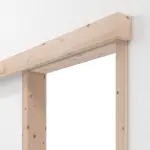 Detailansicht von Schiebetürsystem vor der Wand laufend Fichte Massivholz - Kilsgaard