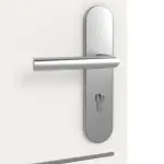 Detailansicht der Oberfläche von GARANT Wohnungseingangstür Corona 832 Weißlack 9016 CePaL