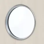 Detailansicht des Lichtausschnitts von GARANT Wohnungseingangstür Authentic Perl CePaL mit Lichtausschnitt LA-12