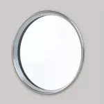 Detailansicht des Lichtausschnitts von GARANT Wohnungseingangstür U12188SD Lichtgrau GHK08 mit Lichtausschnitt LA-12