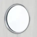 Detailansicht des Lichtausschnitts von GARANT Wohnungseingangstür Authentic Grigio CePaL mit Lichtausschnitt LA-13