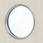 Detailansicht des Lichtausschnitts von GARANT Wohnungseingangstür Authentic Perl CePaL mit Lichtausschnitt LA-13