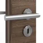 Detailansicht der Oberfläche von HÖRMANN Doppelflügeltür Alpineiche quer Duradecor ProLine mit Lichtausschnitt LA 11 mit Zarge