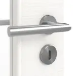 Detailansicht der Oberfläche von HÖRMANN Doppelflügeltür Gebürstetes Weiß quer Duradecor ProLine mit Lichtausschnitt LA 11 mit Zarge