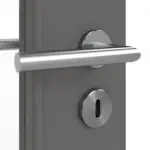 Detailansicht der Oberfläche von HÖRMANN Doppelflügeltür Staubgrau RAL 7037 Lack ProLine mit Lichtausschnitt LA-11 mit Zarge