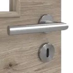 Detailansicht der Oberfläche von HÖRMANN Doppelflügeltür Nordeiche quer Duradecor ProLine mit Lichtausschnitt LA 12 mit Zarge