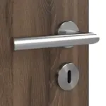 Detailansicht der Oberfläche von HÖRMANN Doppelflügeltür Alpineiche Duradecor ProLine mit Lichtausschnitt LA 24 bandseitig mit Zarge