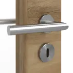 Detailansicht der Oberfläche von HÖRMANN Doppelflügeltür Natureiche quer Duradecor ProLine mit Lichtausschnitt LA 27 mit Zarge