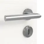 Detailansicht der Oberfläche von HÖRMANN Doppelflügeltür Gebürstetes Weiß quer Duradecor ProLine mit Lichtausschnitt LA 4 mittig mit Zarge