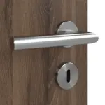 Detailansicht der Oberfläche von HÖRMANN Doppelflügeltür Alpineiche Duradecor ProLine mit Lichtausschnitt LA 6 Raute mit Zarge