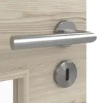 Detailansicht der Oberfläche von HÖRMANN Doppelflügeltür Gebürstete Lärche hell quer Duradecor ProLine mit Lichtausschnitt LA 9 mit Zarge