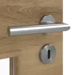 Detailansicht der Oberfläche von HÖRMANN Doppelflügeltür Natureiche quer Duradecor ProLine mit Lichtausschnitt LA 9 mit Zarge