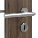 Detailansicht der Oberfläche von HÖRMANN Doppelflügeltür Alpineiche Duradecor ProLine mit Lichtausschnitt LA-DIN mit Zarge